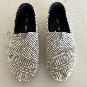 Tom’s size 8 shoes. Excellent condition.